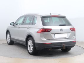 Volkswagen Tiguan - 2016