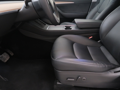 Tesla Model Y - 2021