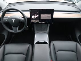 Tesla Model Y - 2021