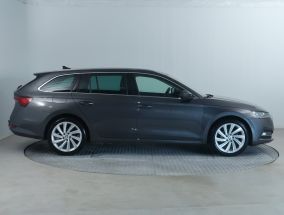 Škoda Octavia - 2023