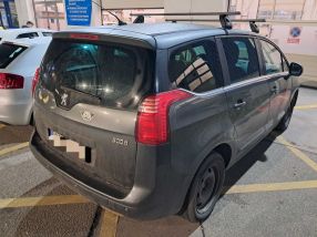 Peugeot 5008 - 2012