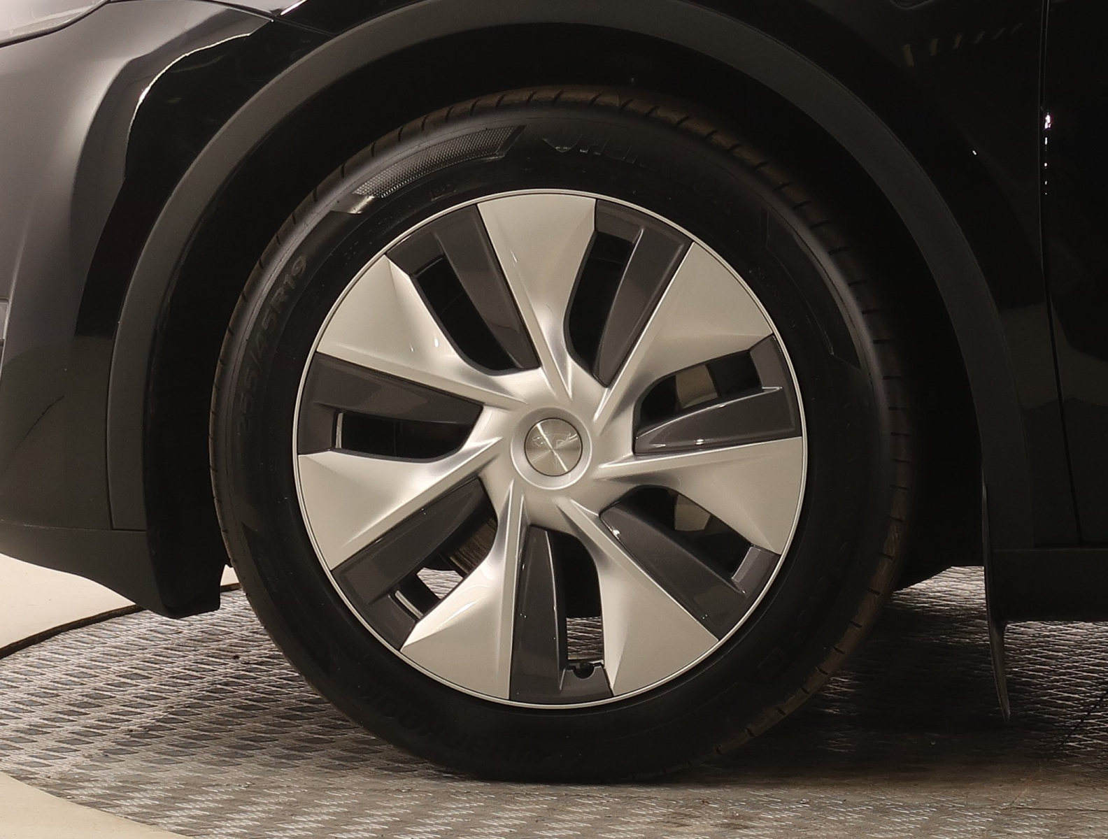 Tesla Model Y - 2023