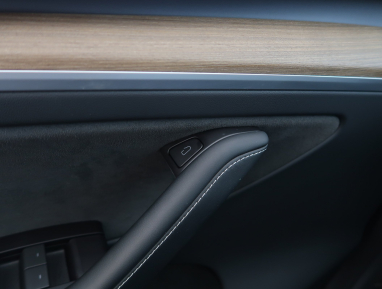 Tesla Model Y - 2023