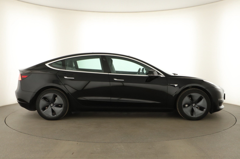 Tesla Model 3, 2019