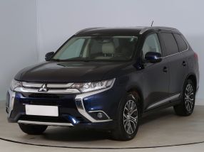 Mitsubishi Outlander - 2016