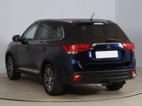 Mitsubishi Outlander - 2016