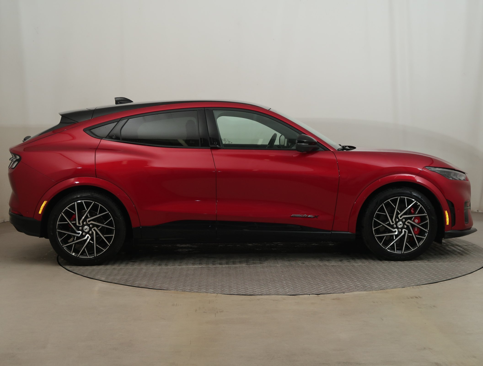 Ford Mustang Mach-E - 2023