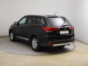 Mitsubishi Outlander - 2016