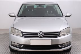 Volkswagen Passat - 2011