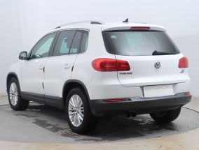 Volkswagen Tiguan - 2015