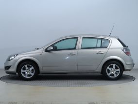 Opel Astra - 2011
