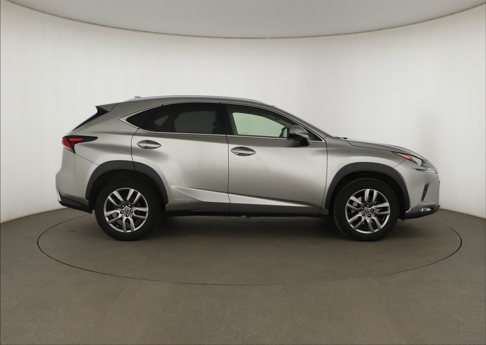Lexus NX - 2021