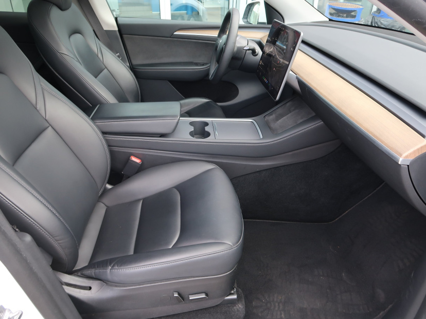 Tesla Model Y, 2021