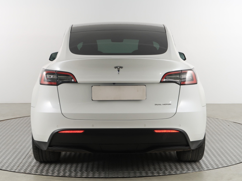 Tesla Model Y, 2021