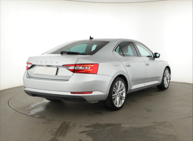 Škoda Superb - 2021