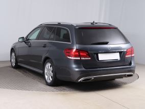 Mercedes-Benz E - 2015