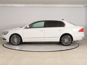 Škoda Superb - 2015
