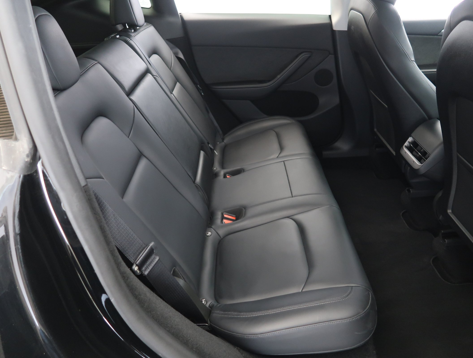 Tesla Model Y - 2024