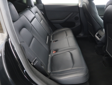 Tesla Model Y - 2024