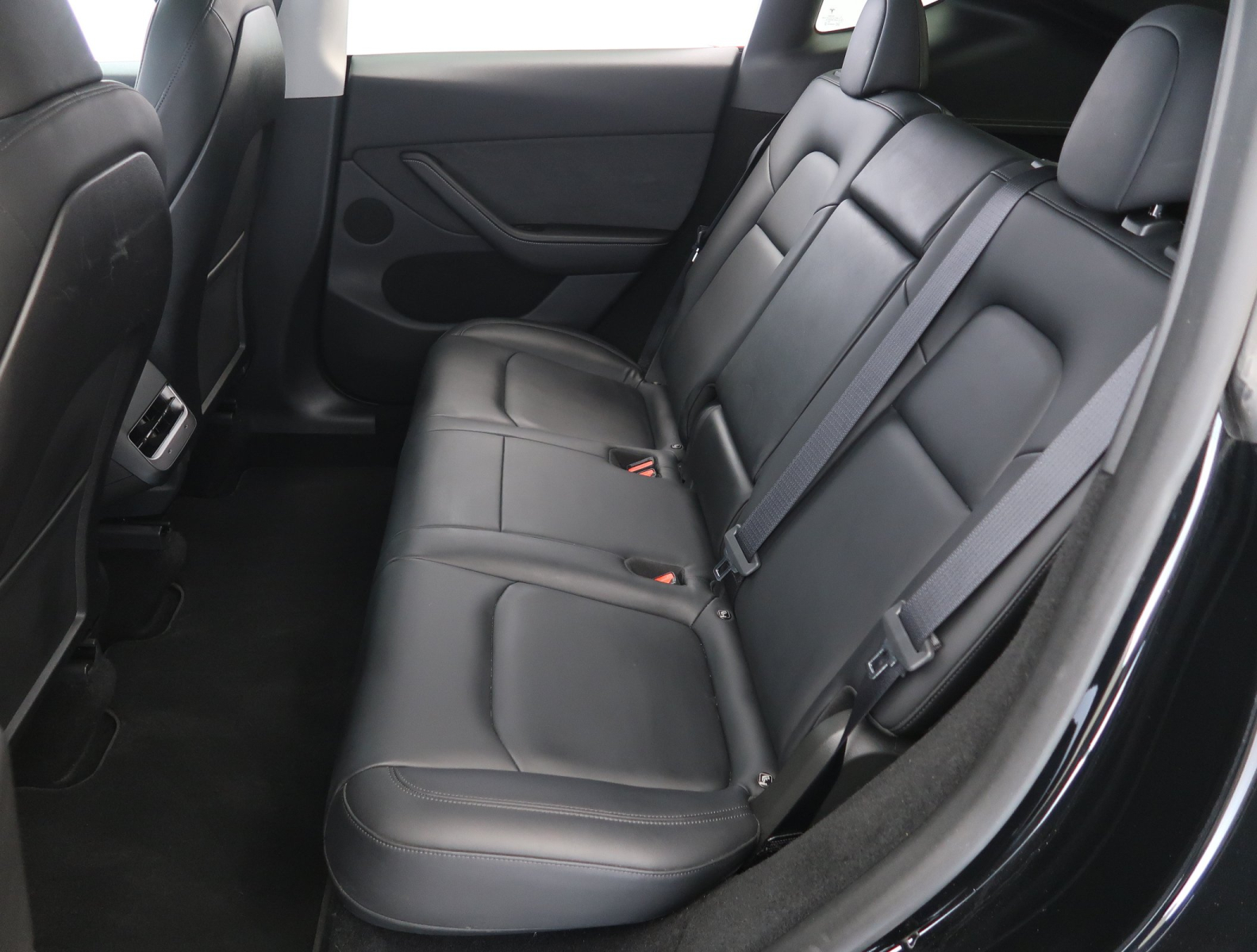 Tesla Model Y - 2024