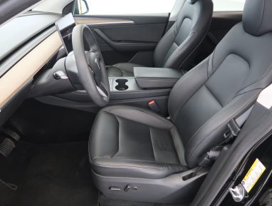 Tesla Model Y - 2024