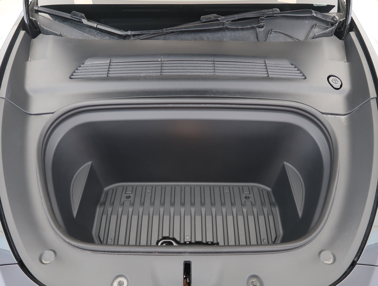 Tesla Model Y - 2024