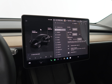 Tesla Model Y - 2024