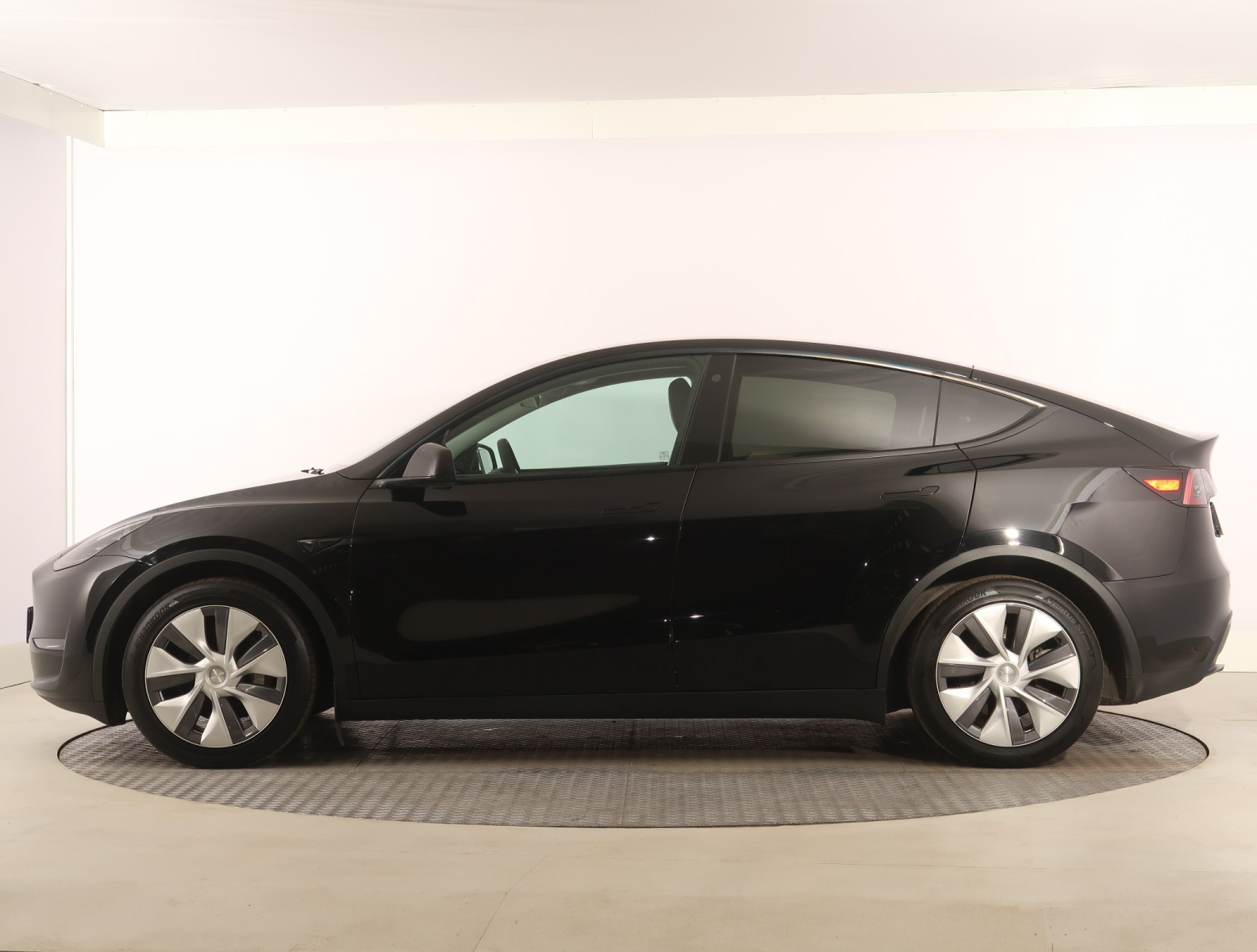 Tesla Model Y - 2024