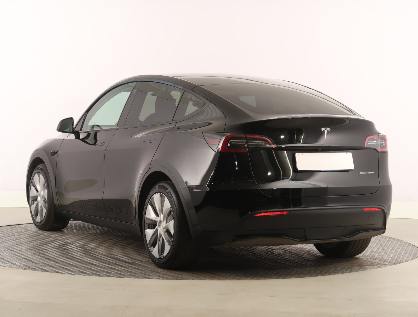 Tesla Model Y - 2024