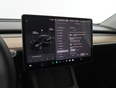 Tesla Model Y - 2024