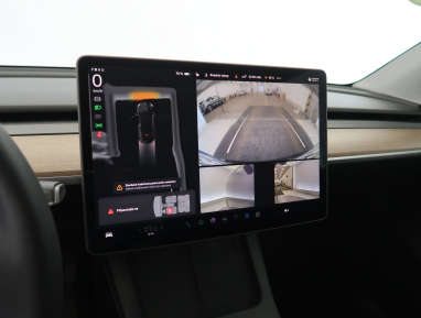 Tesla Model Y - 2024