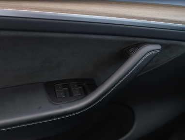 Tesla Model Y - 2024