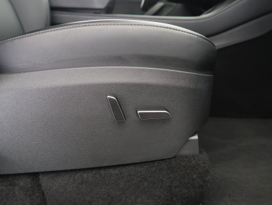 Tesla Model Y - 2024