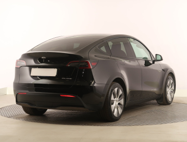 Tesla Model Y - 2024