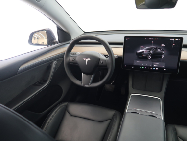 Tesla Model Y - 2024