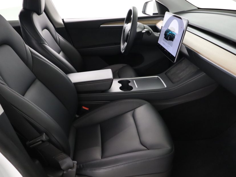 Tesla Model Y, 2022