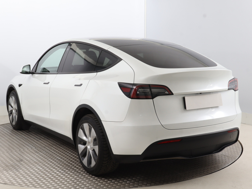 Tesla Model Y, 2022
