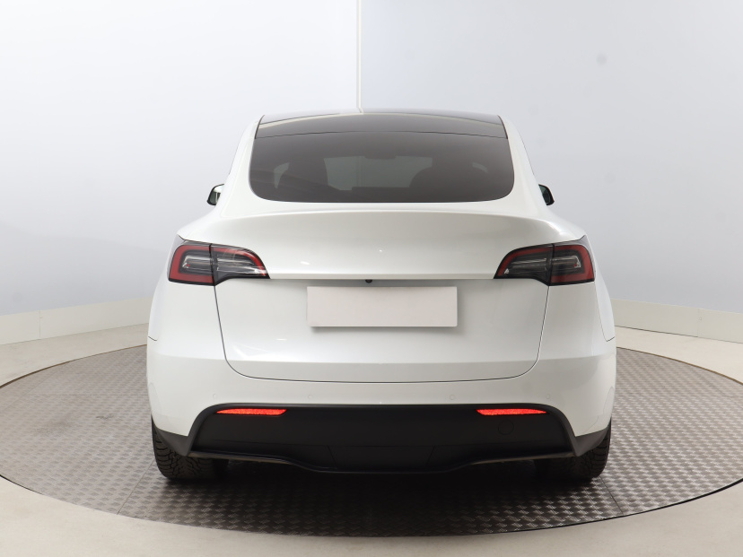 Tesla Model Y, 2022