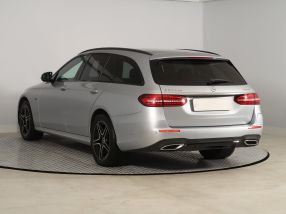 Mercedes-Benz E - 2021