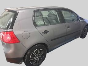 Volkswagen Golf - 2004