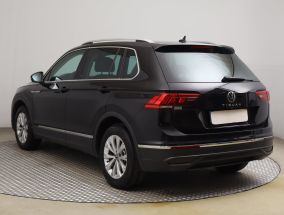 Volkswagen Tiguan - 2021