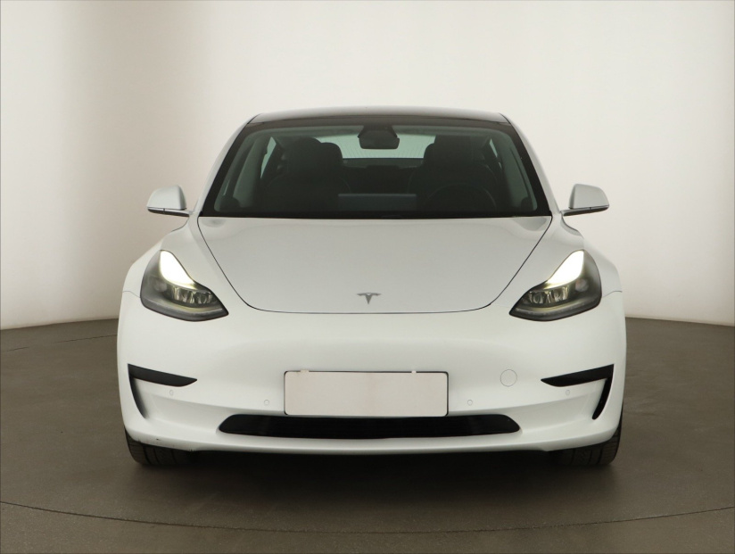Tesla Model 3, 2020