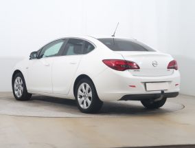 Opel Astra - 2012