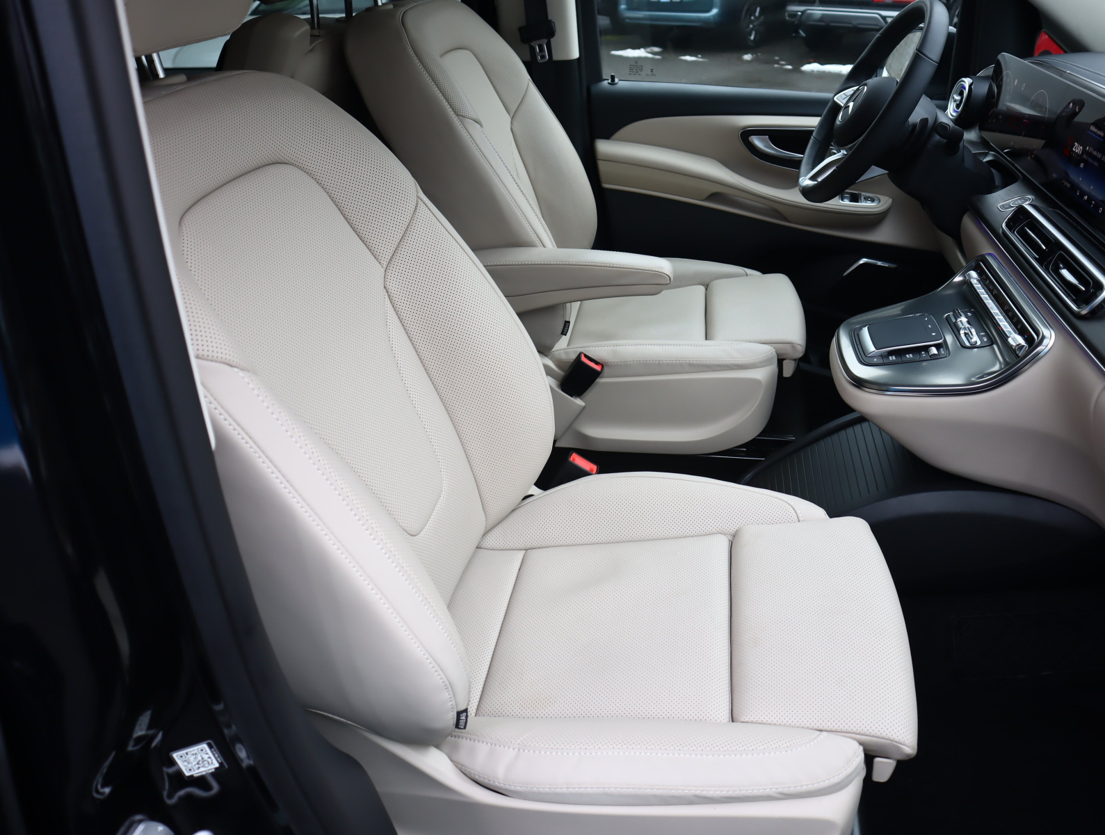 Mercedes-Benz V - 2025