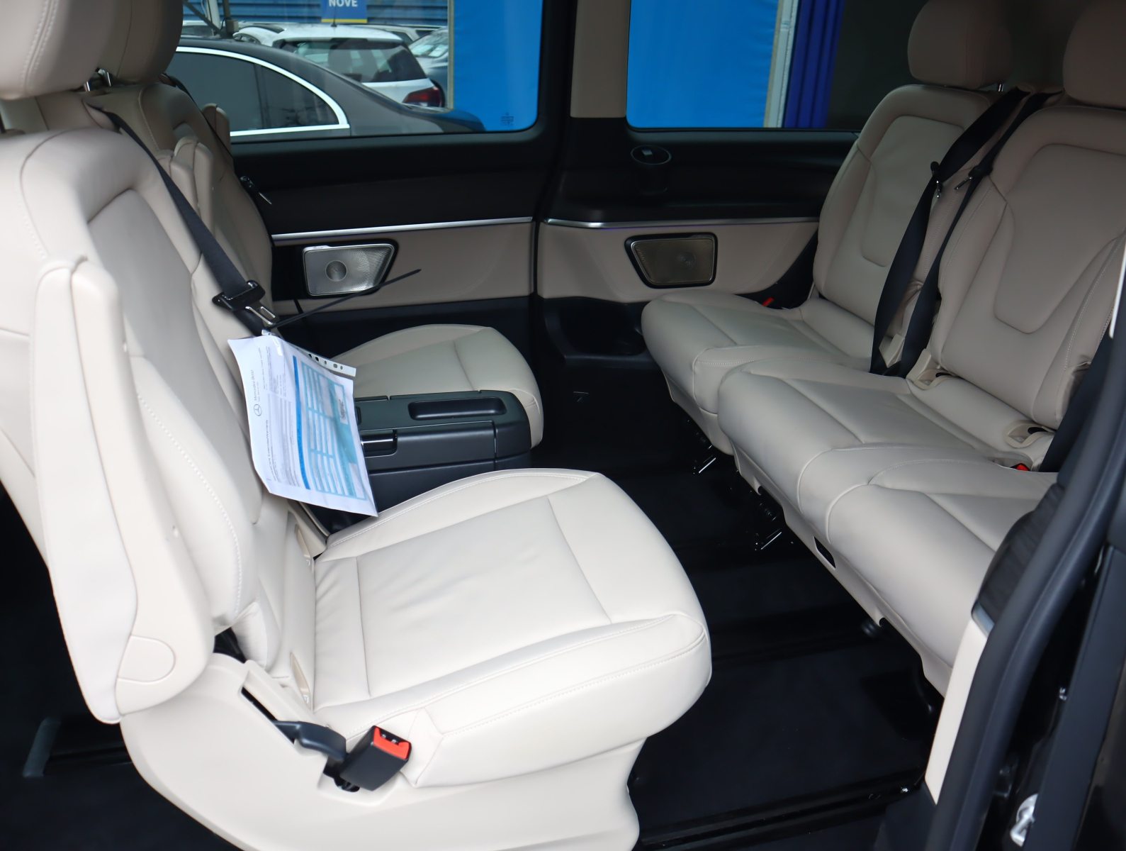 Mercedes - Benz V - 2025