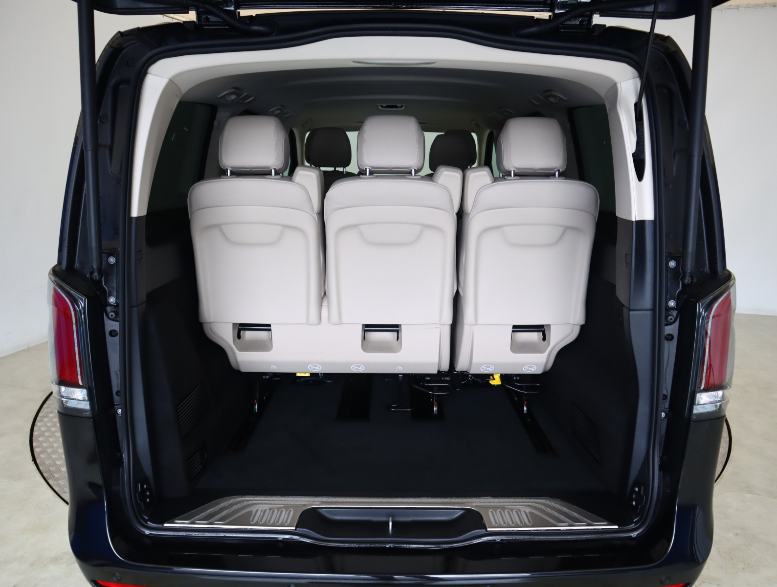 Mercedes-Benz V - 2025