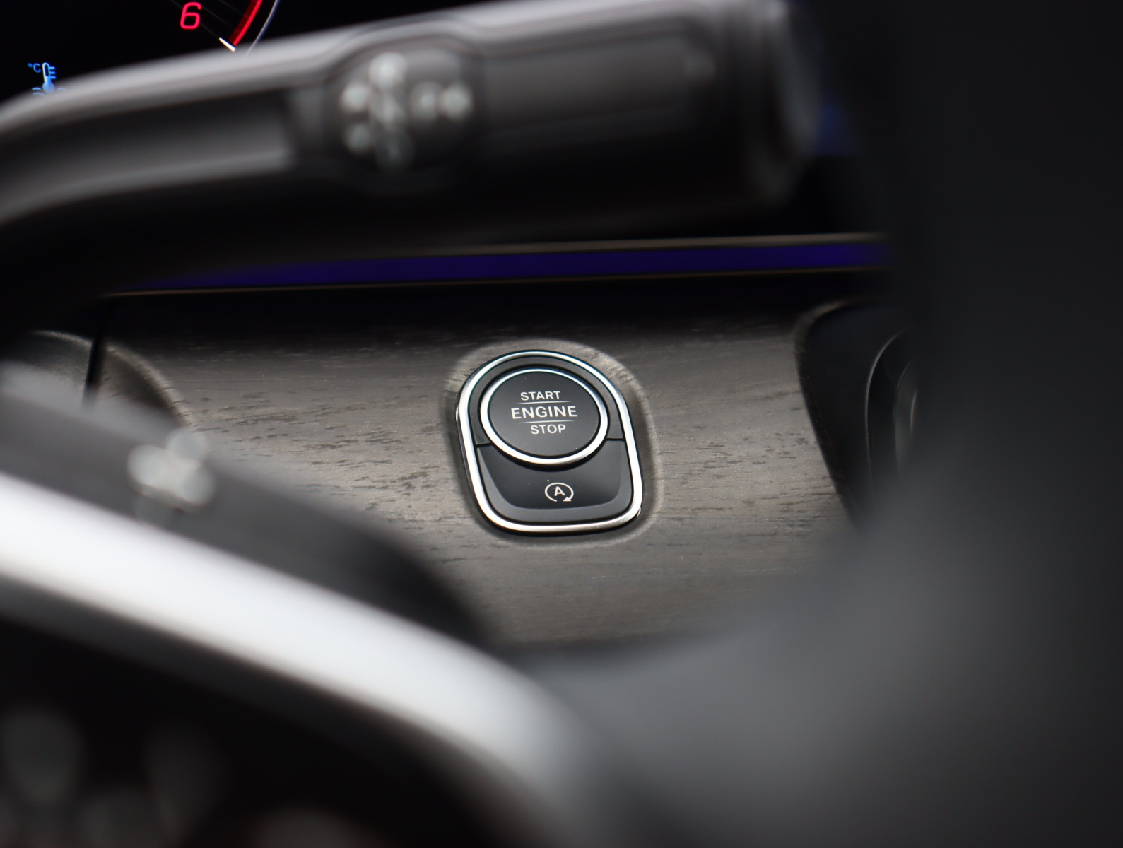 Mercedes-Benz V - 2025