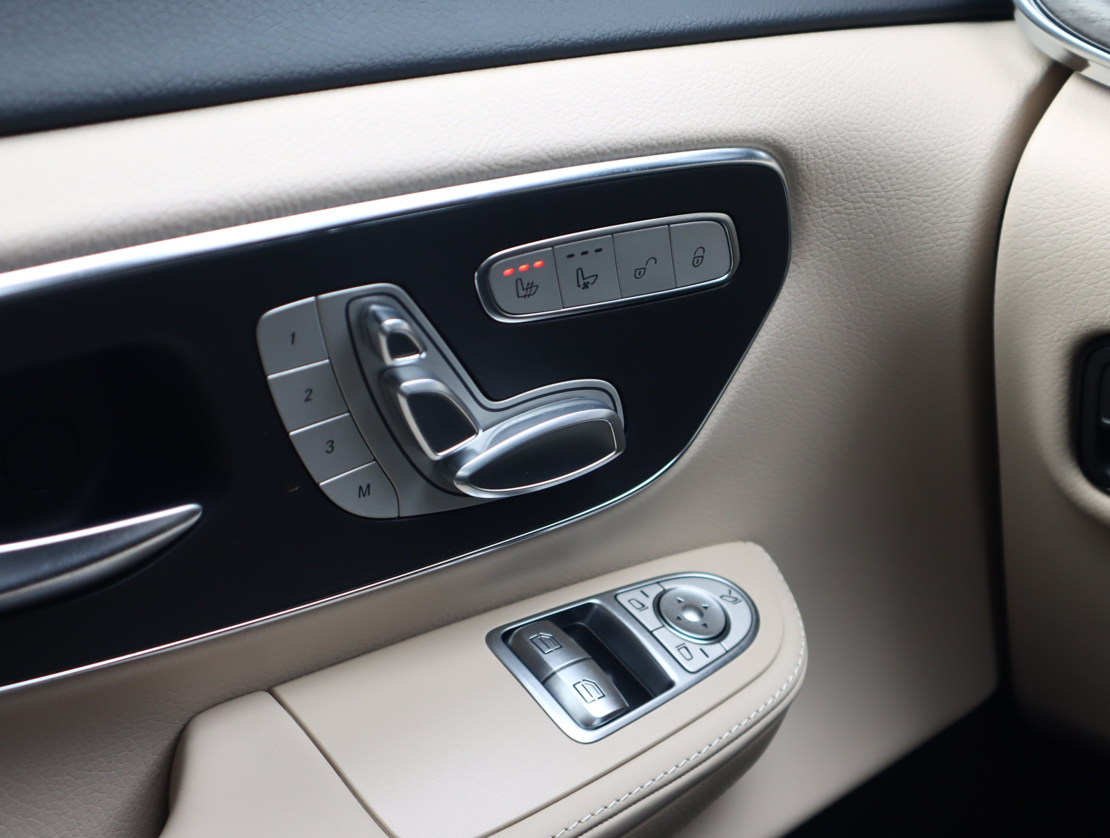 Mercedes-Benz V - 2025