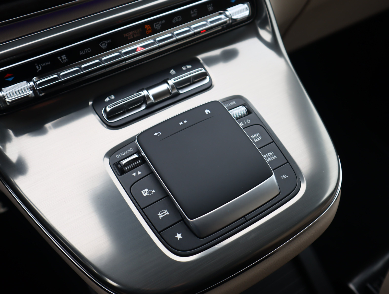 Mercedes-Benz V - 2025