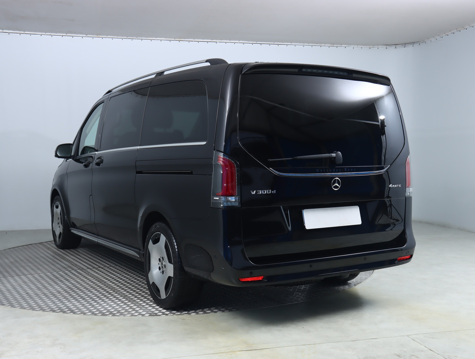 Mercedes-Benz V - 2025